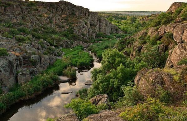 Диявольське лігво або Гранд-каньйон по-українськи (фото). На Україні є багато унікальних місць, незмінно викликають інтерес і захоплення туристів. 