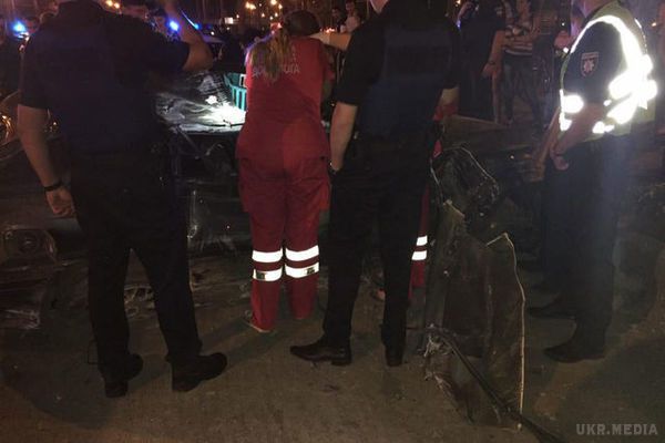 Страшна ДТП в Харкові: загинули водій і пасажир BMW (фото). Іномарка рухалася з перевищенням швидкості.