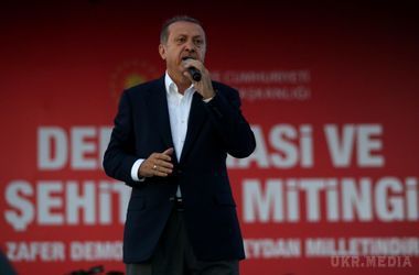 Президент Туреччини схвалив ідею введення смертної кари. Раніше повідомлялося, що в Туреччині можуть провести референдум за введення смертної кари.