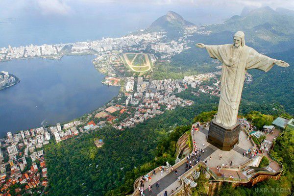Міністра Португалії пограбували в Ріо-де-Жанейро. Міністра спорту Португалії Тьяго Брандао пограбували під час прогулянки по району Іпанема. 