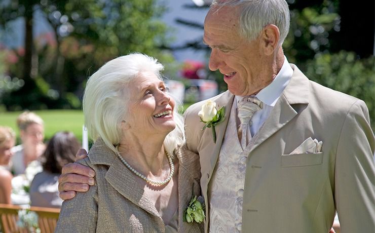 79-річна дівчина із США виходить заміж за 85-річного чоловіка. 79-річна американська незаймана збирається вийти заміж за 85-річного чоловіка, якого любила все життя. Перша їхня зустріч відбулася понад 60 років тому. 