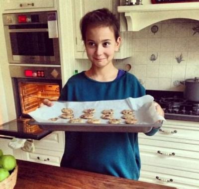 Юлія Висоцька розповіла про стан дочки Маші Кончаловській. Юлія Висоцька поділилася розповіддю про доньку Марію Кончаловську. Цю особисту інформацію вона розмістила на своїй сторінці в Instagram.
