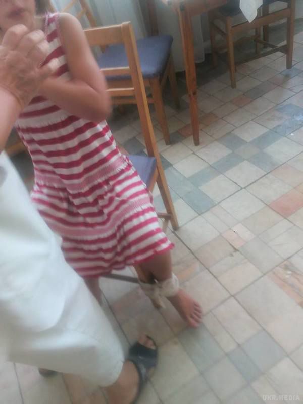 Скандал в санаторії Ворзеля: дівчинку прив'язали до стільця і обливали водою (фото). Дівчинку прив'язали до стільця і обливали водою, поскаржився її батько.