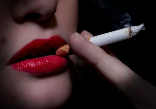 Фахівці встановили, як змінює людину відмова від цигарок. Виявилось, що існує певна закономірність у питанні зміни соціальних зв'язків
