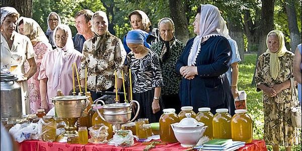 Медовий Спас 2016: звичаї, прикмети, традиції святкування. Медовим Спасом в народі називають православне свято в перший день Успенського посту, встановлений в 9 столітті на честь изнесенія Древ Хреста Господнього.
