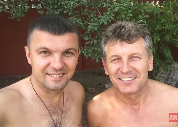 Лещенко у Франції,Соболєв на морі, а Ляшко на городі: Як відпочивають нардепи літом 2016-го. За парламентом закріпилася слава найбільш байдужого і лінивого органу влади держави, котра веде криваву війну. Звісно, багато в чому це стереотипи. Але непогано знати: хто, де, і яким чином.