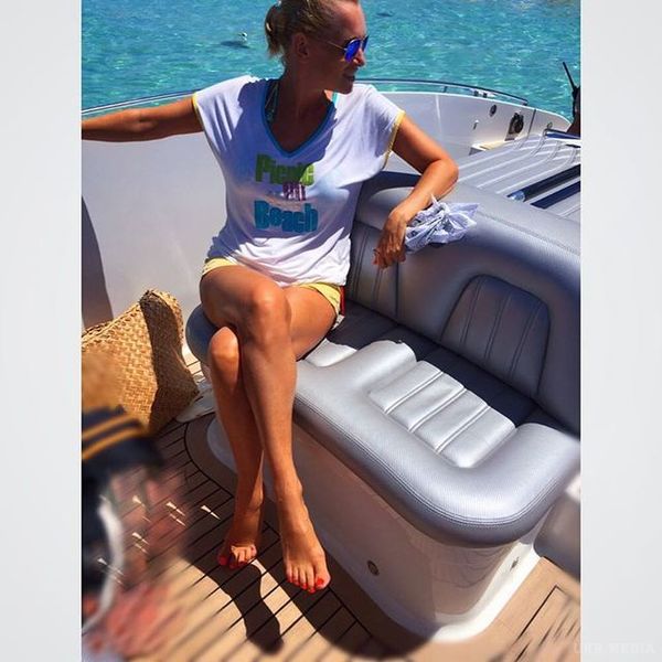42-річна актриса Олеся Судзиловська оголилася в Instagram (фото). Зірка кіно демонструє струнку фігуру.