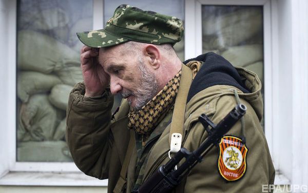 Чеченець, якого бойовики вигнали за пияцтво, хоче воювати за Україну. 37-річний чеченець, який воював за луганських і донецьких бойовиків, прийшов у неділю на український блокпост "Майорськ" і заявив про намір воювати за Україну.