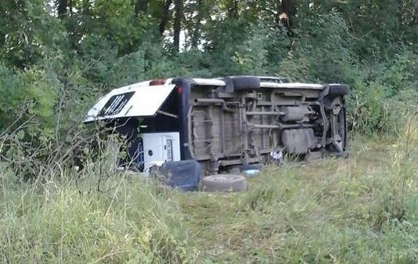 У Хмельницькій області перекинувся автобус з паломниками. У результаті ДТП постраждали п'ятеро людей.