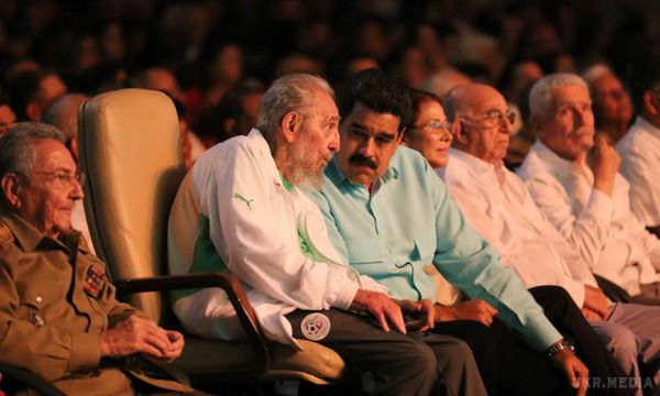Кубинський революціонер Фідель Кастро з'явився на людях в честь свого 90-річчя (фото). 31 липня 2006 року за станом здоров'я Фідель Кастро передав виконання обов'язків на всіх своїх ключових посадах своєму брату Раулю.