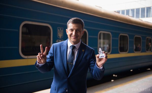 Зеленський знову стане президентом України (фото). У суботу, 13 серпня, стартували зйомки другого сезону популярної політичної комедії Слуга народу.