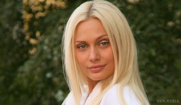 Наталя Рудова похвалилася бікіні за 8 тисяч. Шанувальники актриси по достоїнству оцінили і її смак, і ідеальну фігуру.