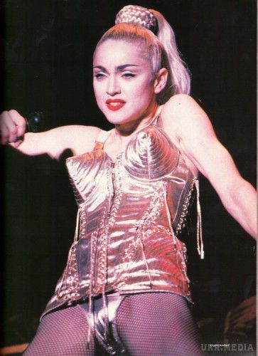 День народження Мадонни: ТОП-10 епатажних образів іменинниці (фото). Сьогодні, 16 серпня, найпопулярніша світова співачка Мадонна відзначає свій 58-й день народження. 