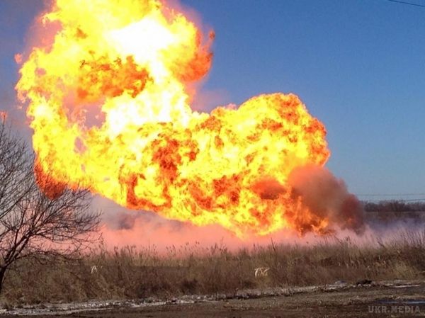 Терористи гатять з важкої артилерії на всіх напрямках - прес-центр штабу АТО.  У штабі АТО запевняють, що попри активізацію дій противника підрозділи сил АТО повністю контролюють ситуацію по всій лінії розмежування.