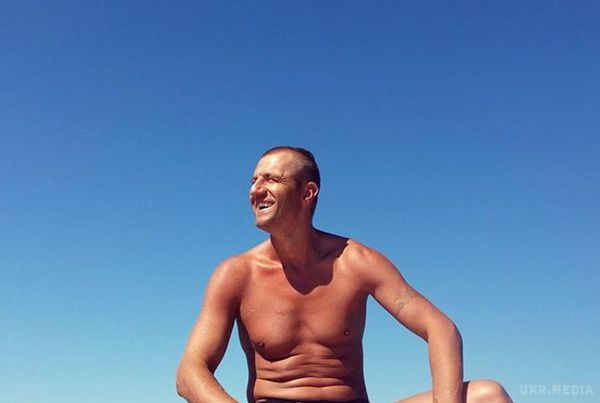 З'явилися фото козака Гаврилюка на морі в Болгарії (фото). Дружина народного депутата Михайла Гаврилюка виклала на "Фейсбук" його фотографію на одному з курортів Болгарії.