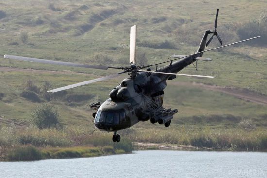 На Донбасі вертоліт ЗСУ зачепив лінію електропередач. У Донецькій області вертоліт Мі-8 здійснив вимушену посадку.
