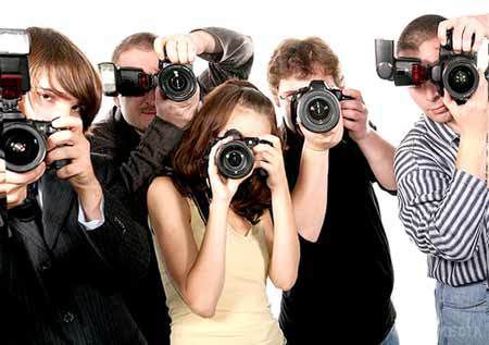 Сьогодні Всесвітній день фотографії. Фотографія – це унікальне явище, адже на фотознімках можна відобразити події, цікаві моменти, красиві місця, улюблені обличчя, моменти, які більше ніколи не повторяться...