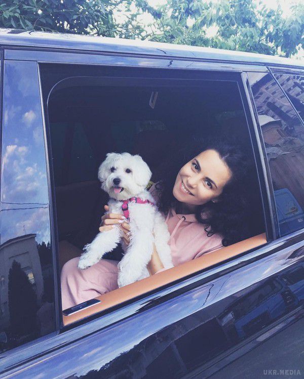 Настя Каменських завела Instagram для своєї собаки. Учасниця дуету Потап і Настя тепер регулярно буде ділитися фотографіями з життя свого домашнього вихованця.