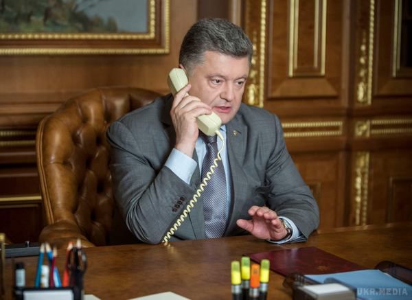 Петро Порошенко провів телефонну розмову з турецьким президентом  Реджепом Ердогано. Ердоган пообіцяв Порошенку підтримувати кримських татар
