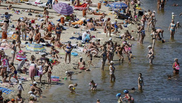 ДСНС: в Україні в 2016 році в водоймах загинули 955 осіб. Особливу небезпеку для людей представляють несанкціоновані пляжі, не пристосовані для відпочинку громадян, а також купання в штучних водоймах, невеликих озерах.