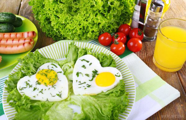 Споживання яєць на сніданок плюс дієта сприяє ефективному схудненню. Команда американських фахівців дійшла висновку, що сполучення низькокалорійної дієти з курячими яйцями на сніданок може вдвічі пришвидшити схуднення