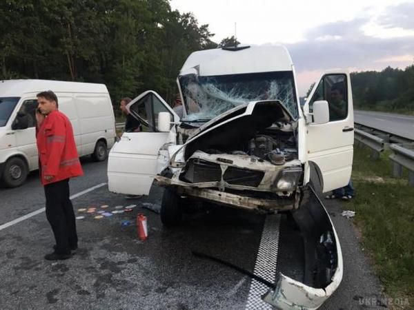 В дорожньо-транспортну пригоду потрапив відомий український гурт(фото). Як повідомив лідер гурту Олег Фагот Михайлюта у Facebook, постраждалих серед учасників ДТП немає. 