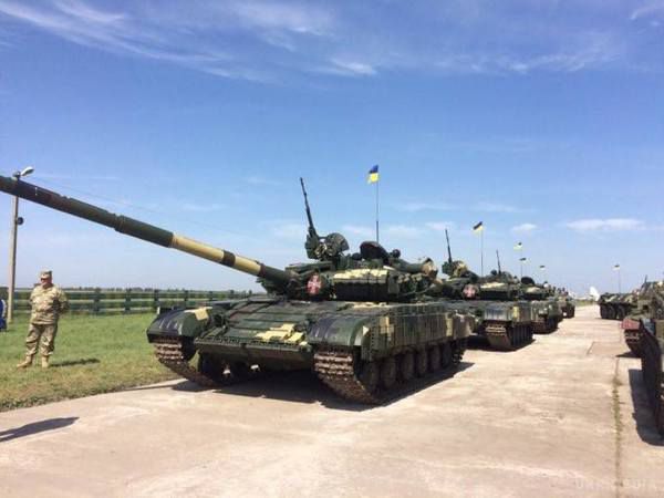 На військовому аеродромі Чугуєва Президент України  передасть військову техніку армії (ФОТО). Верховний Головнокомандувач ВПС України Петро Порошенко урочисто передав сертифікати відповідності на озброєння і військову техніку.