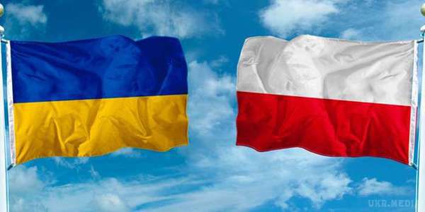 Президент Польщі Анджей Дуда прибув до Києва,. Президенти Польщі і України приймуть спільну декларацію, присвячену 25-річчю українсько-польських відносин.