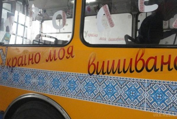 У Хмельницькому носії вишиванок будуть їздити у тролейбусах безкоштовно. У Хмельницькому з нагоди 25-ї річниці Незалежності України вирішили зробити безкоштовним проїзд у тролейбусах.
