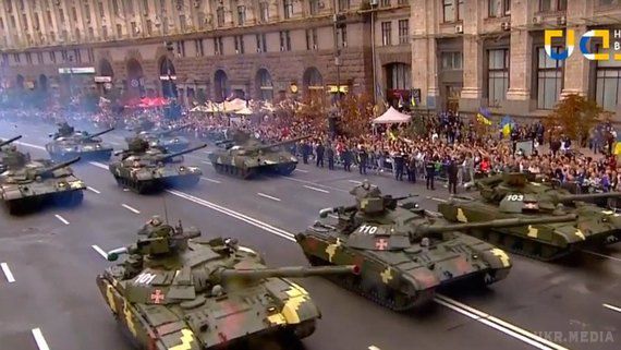 Україна відзначає 25-й День Незалежності: На Хрещатику пройшов військовий парад (фото). Україна сьогодні відзначає 25-ту річницю Незалежності. По всій країні заплановано безліч заходів. Самі помпезні святкування Дня Незалежності проходять, звісно, у Києві.