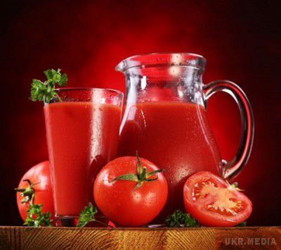 Фахівці: Склянка томатного соку врятує від раку. Американські науковці висунули чергову гіпотезу про користь томатного соку. Фахівці заявили, випиваючи склянку свіжого напою з помідор, запобігає розвитку ракових клітин.