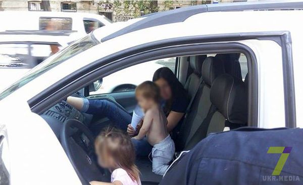 В Одесі жінка-"біс" їхала з дітьми по зустрічній смузі (фото). В Одесі затримали неадекватну даму за кермом іномарки. 