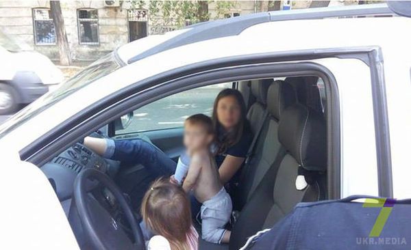 В Одесі жінка-"біс" їхала з дітьми по зустрічній смузі (фото). В Одесі затримали неадекватну даму за кермом іномарки. 