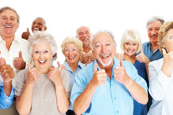 Вчені розповіли, чому люди похилого віку живуть щасливіше молодого покоління. Науковці заявили, що старі щасливіші молоді. Дана гіпотеза підтвердилася після вивчення їх душевного стану.