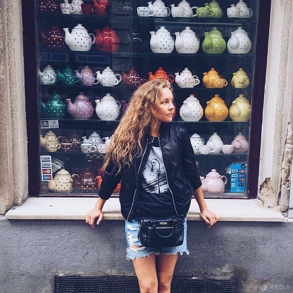 Олена Шоптенко з'явилася на публіці в дірявій міні-спідниці (фото). Хореограф Олена Шоптенко поділилася з шанувальниками на сторінці в Instagram яскравим фото. 