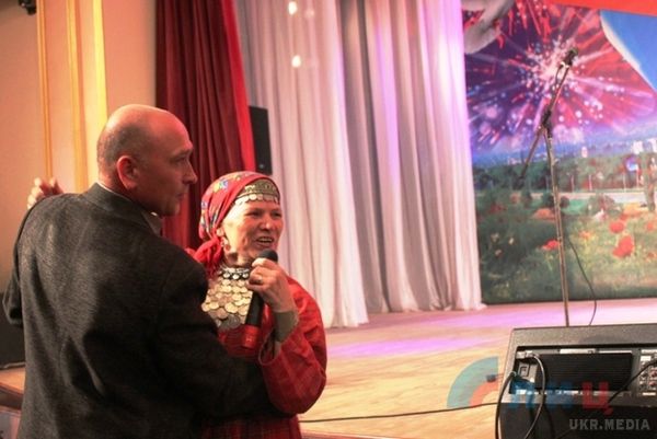 "Бурановські бабусі" влаштували дискотеку для "шахтарів" у Луганську. Удмурти наважилися приїхати, тому що Кобзону вдавалося повернутися з "ЛНР" живим