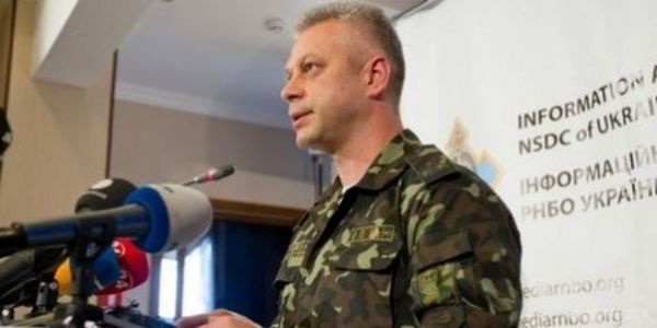 В зоні АТО  двоє українських військових загинули, четверо отримали поранення(відео). Повідомив речник адміністрації президента України з питань АТО полковник Андрій Лисенко
