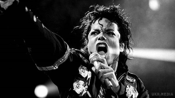 Сьогодні Майклу Джексону виповнилося би 58. Шанувальники відзначають день народження Майкла Джексона.