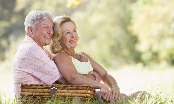 Вчені назвали парадокс старіння. Команда вчених з Каліфорнійського університету в Сан-Дієго обгрунтували так званий "парадокс старіння", при якому літні люди отримують більше задоволення від життя, незважаючи на проблеми зі здоров'ям і загальне нездужання.