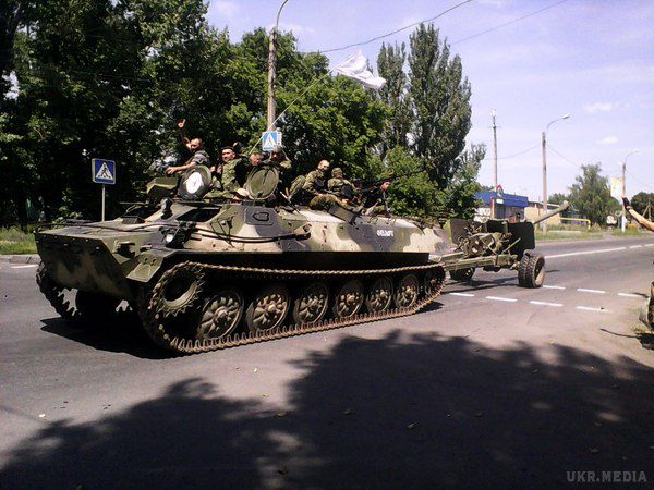  Бойовики вночі перекидають бронегрупи в Донецьк та посилили бронетехнікой КПП - Тимчук. Пересування техніки здійснюється в основному в темний час доби.
