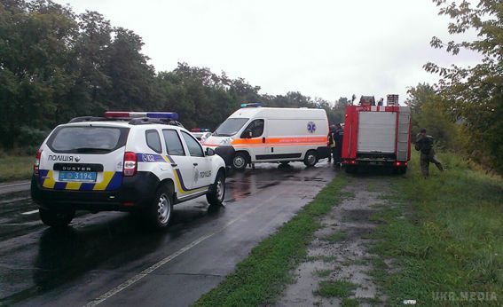 Страшна аварія біля Слов'янська: є загиблі (фото). На мокрій дорозі зіткнулися два автомобілі.