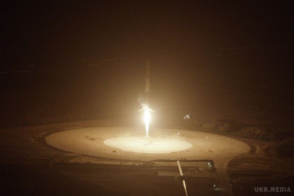 Відео з місця вибуху ракети Falcon 9. В штаті Флорида на пусковий платформі стався вибух ракети-носія Falcon 9 компанії SpaceX.
