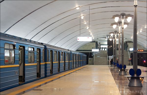 Потяги в київському метро будуть їздити по-новому. У зв'язку із зростанням пасажиропотоку з 1 вересня на всіх лініях київського метрополітену збільшено кількість поїздів, в результаті чого буде зменшено інтервал руху.
