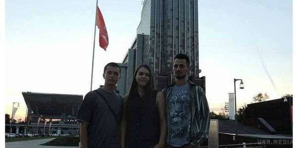 Студент, який кинув торт у Марченка був прихильником «русского мира» (ФОТО). .Студент Києво-Могилянської академії Станіслав Сергієнко, який був одним із тих, хто кинув торт в заступника міністра фінансів Сергія Марченка виявився фанатом «русского мира».