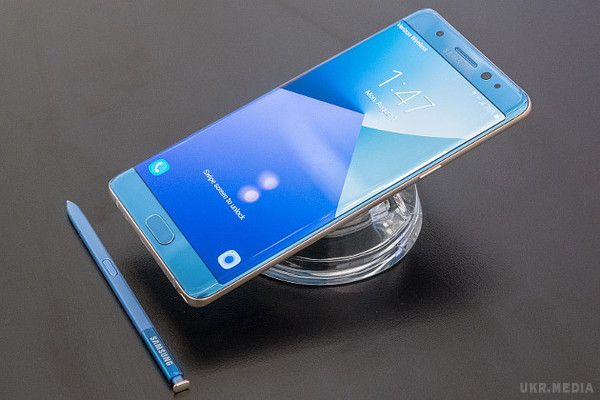 Samsung відкликає всі продані Galaxy Note 7. Причиною стали їх вибухо - і пожежонебезпека, повідомляється на офіційному сайті Samsung .