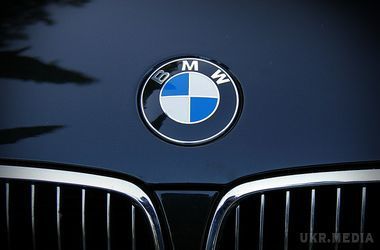 У Росії з автосалону за 100 секунд викрали чотири дорогих BMW. Крадіжка машин сталася на очах у співробітників.