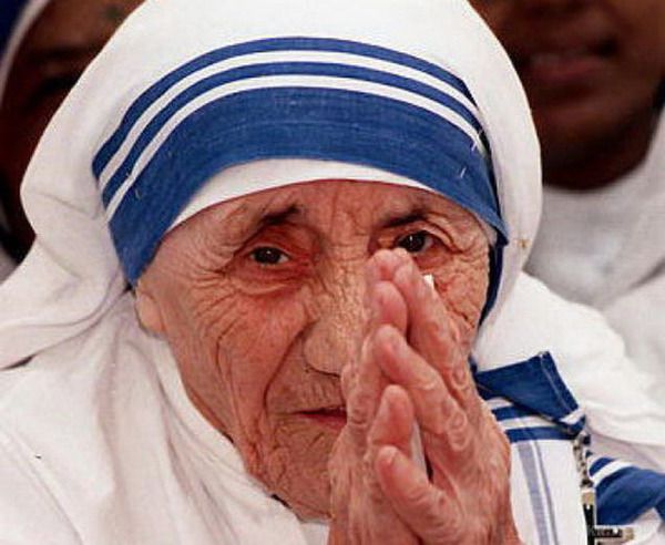 Мати Тереза Калькутская стала святою через 19 років після смерті. У 2015 році Папа Римський Франциск відкрив шлях до канонізації, визнавши друге диво, яке приписують цій католицької черниці.
