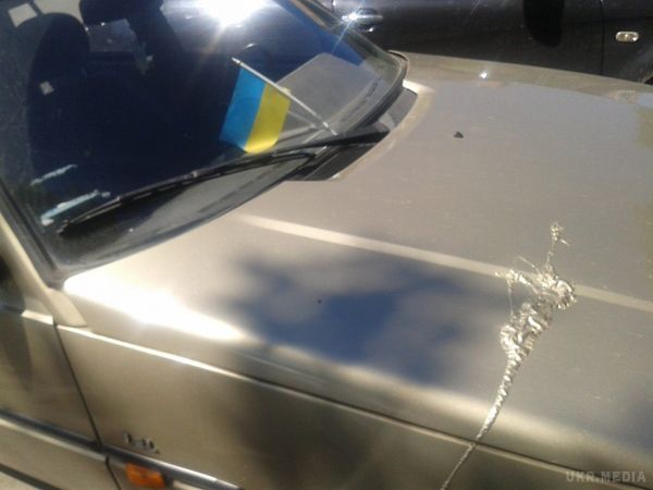 Вандали у Харкові відкрили "полювання" на автомобілі з українською символікою. 