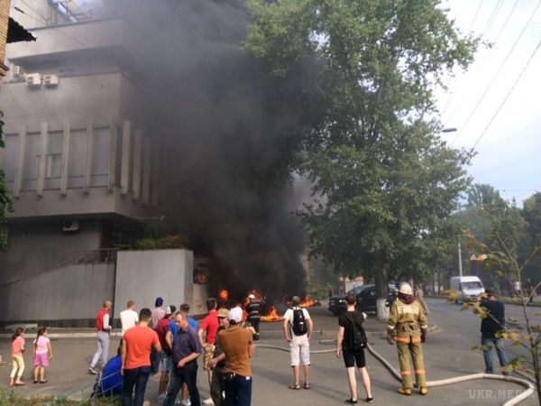  Про збройний напад та підпал заявили на "Інтері". 26 сталася через збройний напад на офіс "Національні інформаційні системи" та підпал.