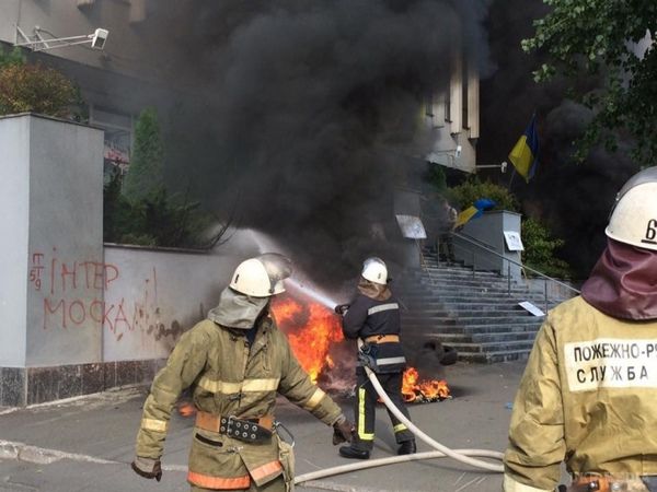  Про збройний напад та підпал заявили на "Інтері". 26 сталася через збройний напад на офіс "Національні інформаційні системи" та підпал.